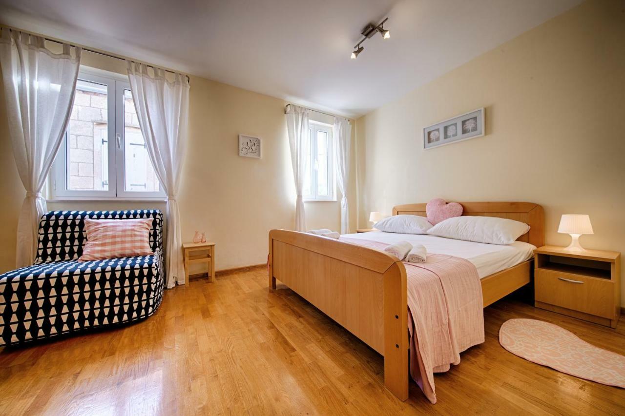 Apartments Marinkovic Komiža Exterior foto