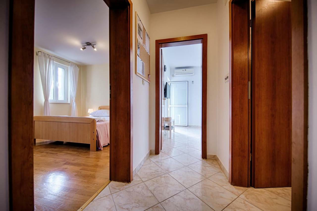 Apartments Marinkovic Komiža Exterior foto